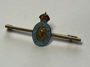 22) Good Original WW2 Enamelled Sweetheart Brooch to The Royal …