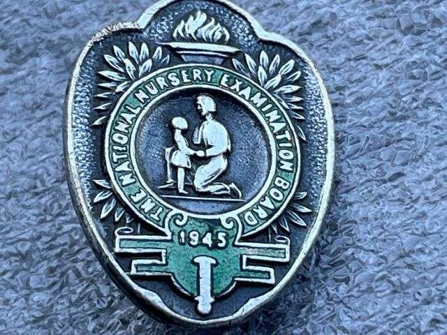 98) Excellent Original WW2-Post War The National Nursery Examination Board 1945 Pin Badge — image 3