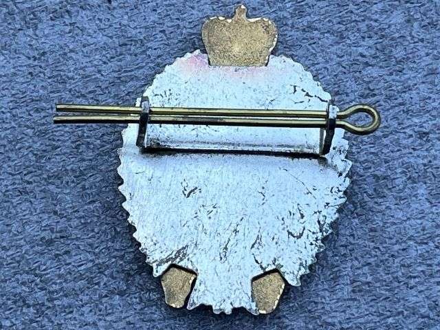 102) Nice Original New Zealand Infantry Regiment Queens Crown Cap Badge — image 2