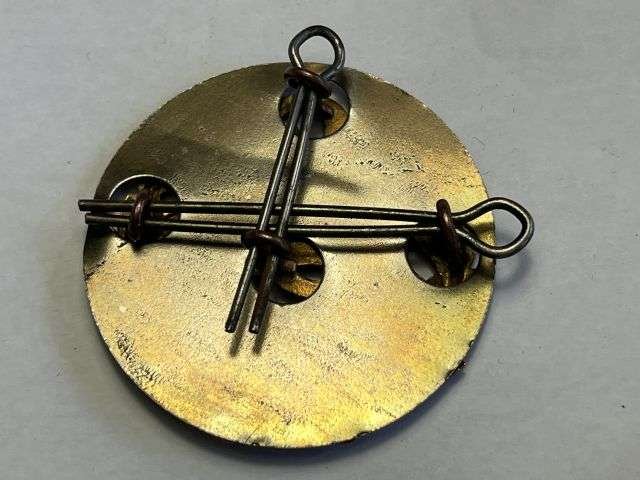 140) Excellent Original WW1 WW2 Royal Artillery Gun Layer Brass Sleeve Badge. — image 2