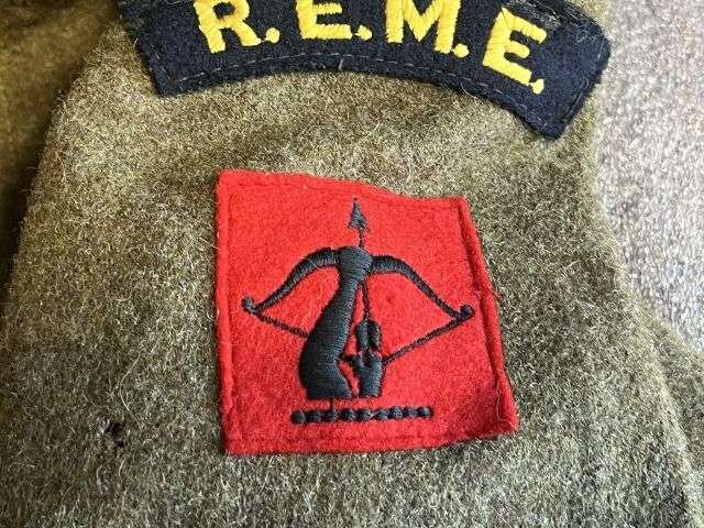 148) Tatty Original British Army 1946 Pattern Battledress Blouse 1948 With Original REME Anti-Aircraft Insignia — image 10