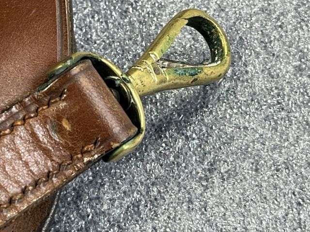 97) Nice Clean Original WW1 WW2 British Army Officers Pistol Holster With Spring Clip Attachments — image 3