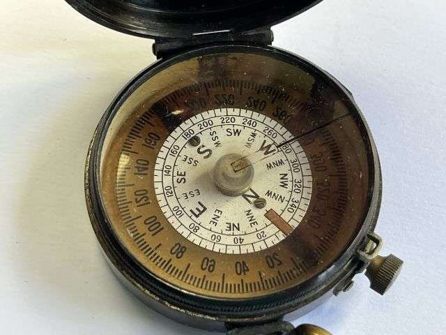 103) Excellent Original WW1 British Officers Verner's Pattern VIII Compass Dated 1918 & Leather Case — image 9