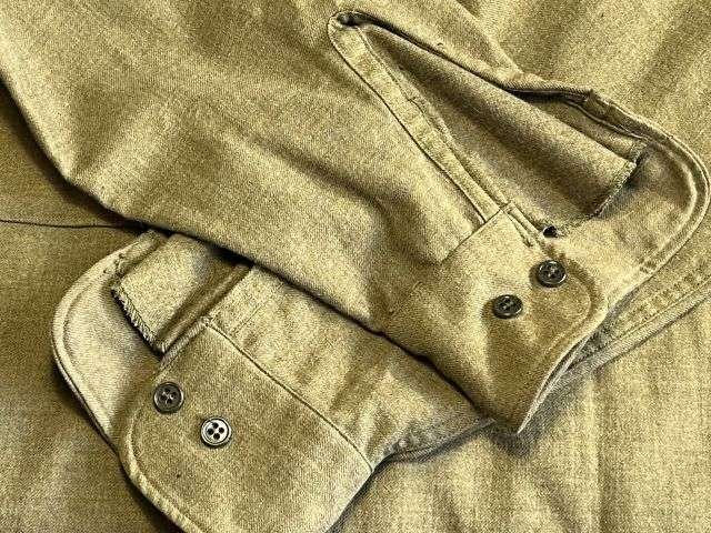 84) Excellent Original 1944 Dated US Army OD Flannel Shirt With Gas Flap — image 17
