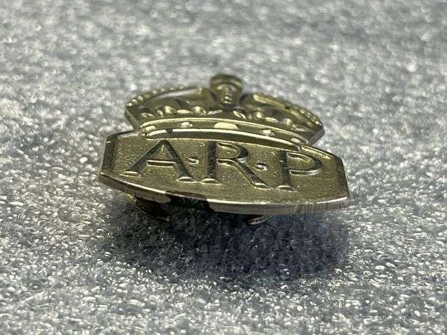 50) Excellent Original WW2 White Metal ARP Lapel Badge By J.R.Gaunt — image 4