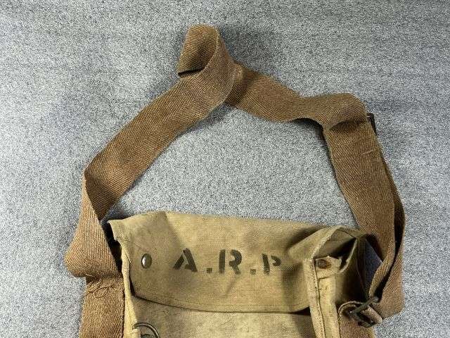 32) Nice Original Early WW2 Official Issue ARP Respirator Haversack Dated 1940 — image 10