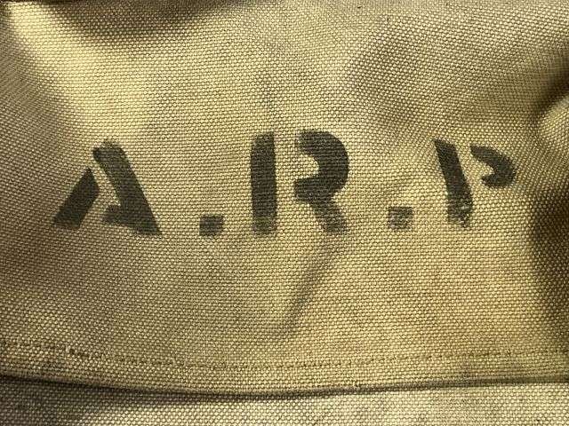32) Nice Original Early WW2 Official Issue ARP Respirator Haversack Dated 1940 — image 14