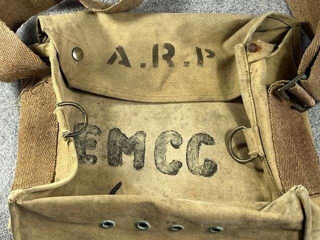 32) Nice Original Early WW2 Official Issue ARP Respirator Haversack Dated 1940 — image 15