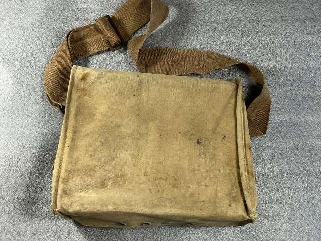 32) Nice Original Early WW2 Official Issue ARP Respirator Haversack Dated 1940 — image 3