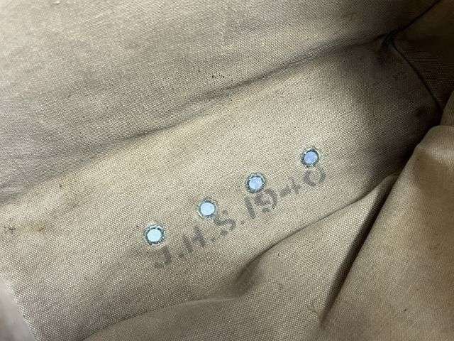 32) Nice Original Early WW2 Official Issue ARP Respirator Haversack Dated 1940 — image 4