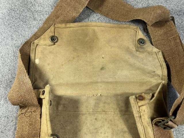 32) Nice Original Early WW2 Official Issue ARP Respirator Haversack Dated 1940 — image 9