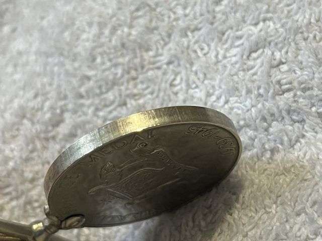 26) Lovely Original WW2 Full Size Australian Service Medal 1939-1945 Un-Named — image 3