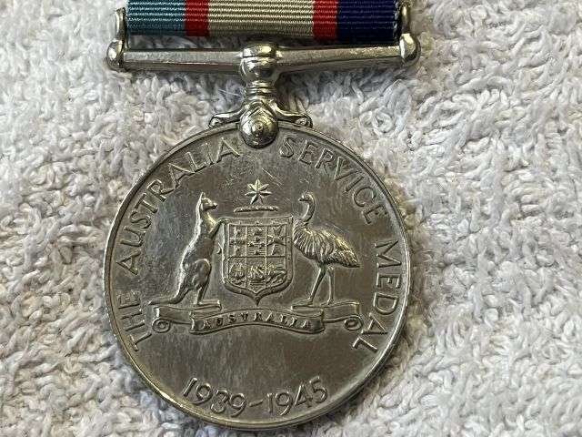26) Lovely Original WW2 Full Size Australian Service Medal 1939-1945 Un-Named — image 4