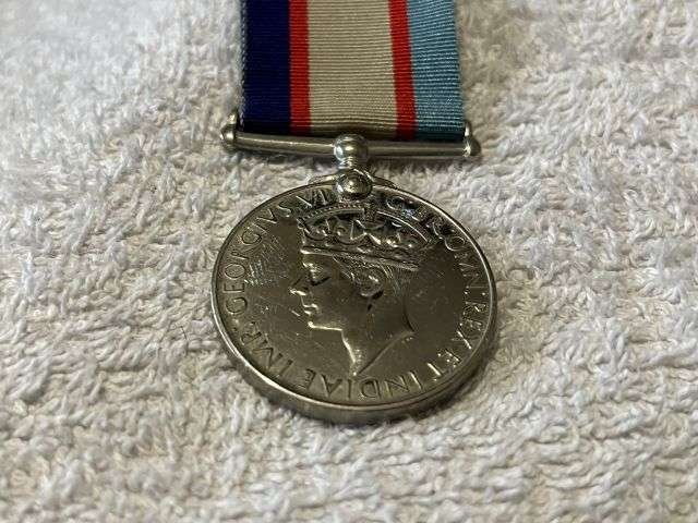 26) Lovely Original WW2 Full Size Australian Service Medal 1939-1945 Un-Named — image 5