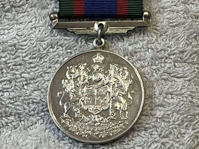 27) Lovely Original WW2 Full Size Canadian Voluntary Service Medal 1939-1945 Un-Named — image 5
