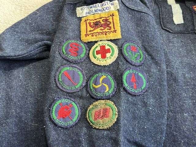 92) Excellent Original 1930s – WW2 Boy Scouts Uniform Shirt 10th Wallington (Holmwood) Surrey Boy Scout Group With 15 Badges — image 11