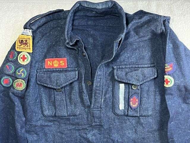 92) Excellent Original 1930s – WW2 Boy Scouts Uniform Shirt 10th Wallington (Holmwood) Surrey Boy Scout Group With 15 Badges — image 18