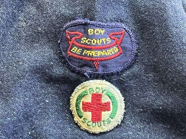 92) Excellent Original 1930s – WW2 Boy Scouts Uniform Shirt 10th Wallington (Holmwood) Surrey Boy Scout Group With 15 Badges — image 4