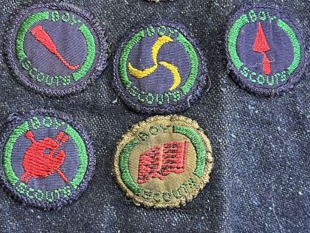 92) Excellent Original 1930s – WW2 Boy Scouts Uniform Shirt 10th Wallington (Holmwood) Surrey Boy Scout Group With 15 Badges — image 8