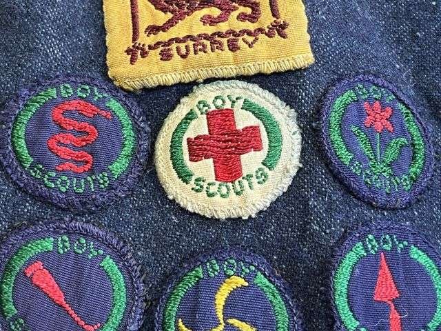 92) Excellent Original 1930s – WW2 Boy Scouts Uniform Shirt 10th Wallington (Holmwood) Surrey Boy Scout Group With 15 Badges — image 9