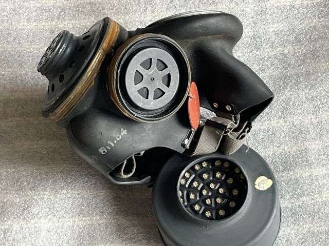 105) Excellent Original British Army MK6 Lightweight Respirator & Haversack 1950s — image 13