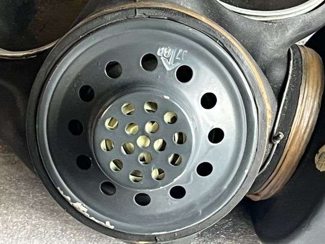 105) Excellent Original British Army MK6 Lightweight Respirator & Haversack 1950s — image 18