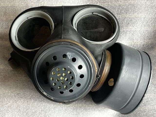 105) Excellent Original British Army MK6 Lightweight Respirator & Haversack 1950s — image 19