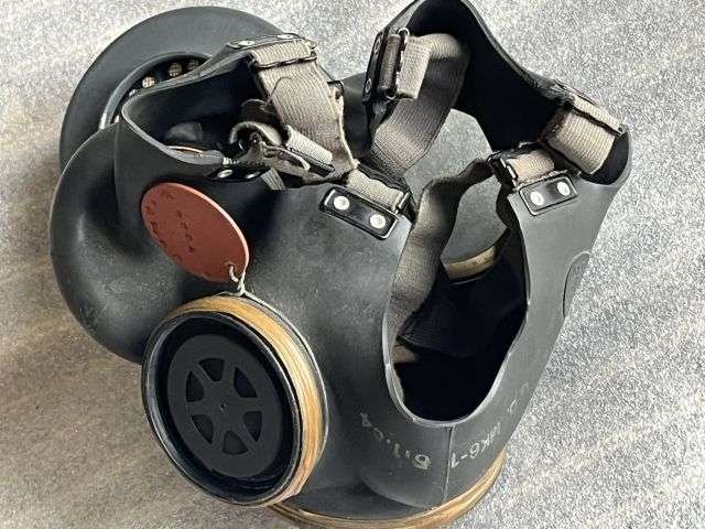 105) Excellent Original British Army MK6 Lightweight Respirator & Haversack 1950s — image 5