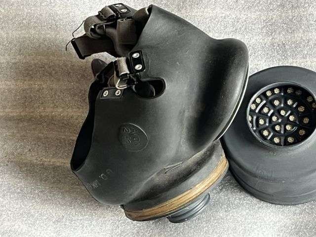105) Excellent Original British Army MK6 Lightweight Respirator & Haversack 1950s — image 7