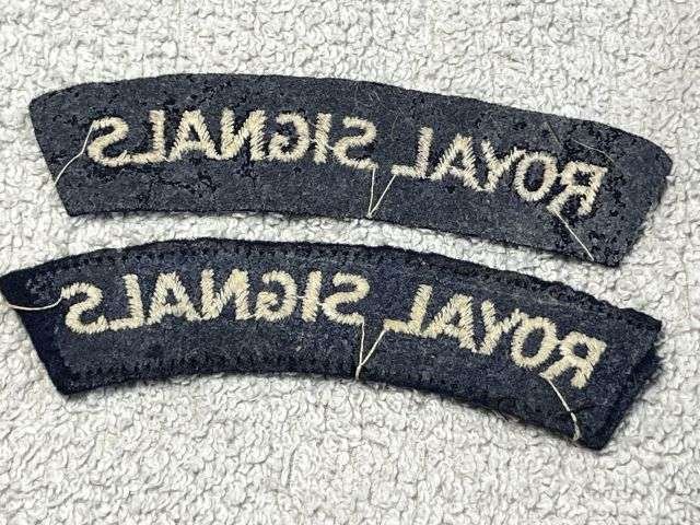 77) Excellent Original WW2 Royal Signals Cloth Shoulder Title Pair — image 2