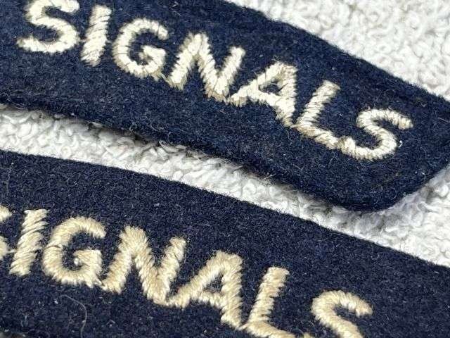 77) Excellent Original WW2 Royal Signals Cloth Shoulder Title Pair — image 4