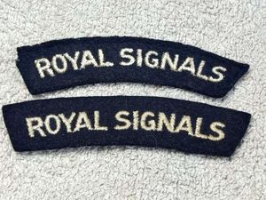 77) Excellent Original WW2 Royal Signals Cloth Shoulder Title Pair
