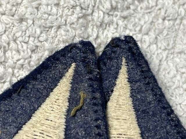 81) Excellent Original WW2 Era Royal Signals 1st Corps Cloth Formation Badge Pair — image 2