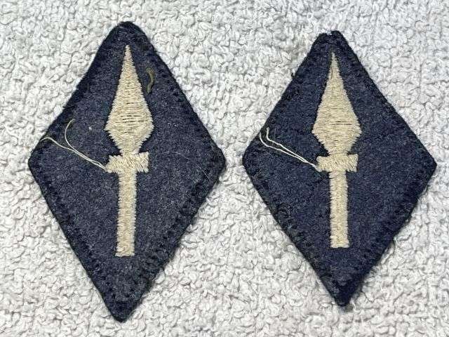 81) Excellent Original WW2 Era Royal Signals 1st Corps Cloth Formation Badge Pair — image 3