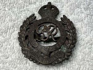54) Excellent Original WW2 Royal Engineers Officers Bronze Cap Badge