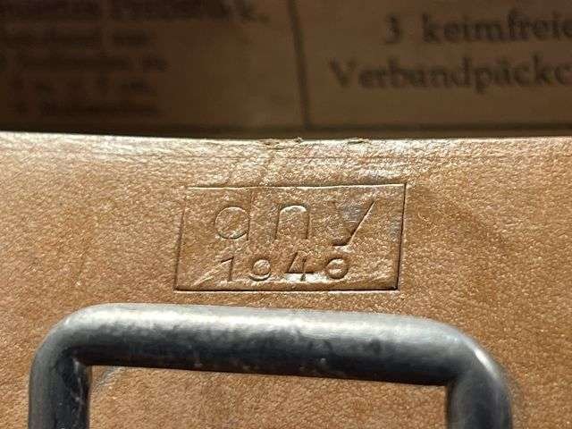 38) Excellent Original WW2 German Military Issue Medics Pouch In Brown Leather Dated 1940 — image 2