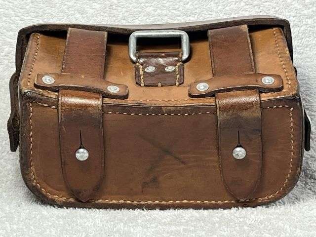 38) Excellent Original WW2 German Military Issue Medics Pouch In Brown Leather Dated 1940 — image 5