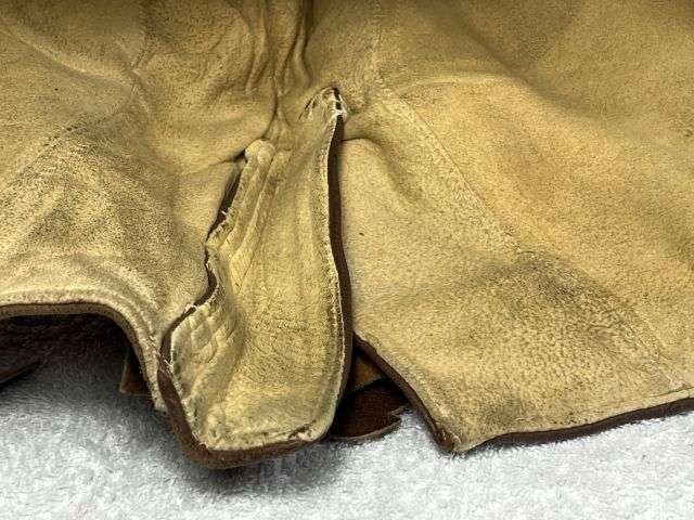 43) Excellent Original Unissued WW2 Canadian Made B-Type Flying Helmet 1942 — image 4