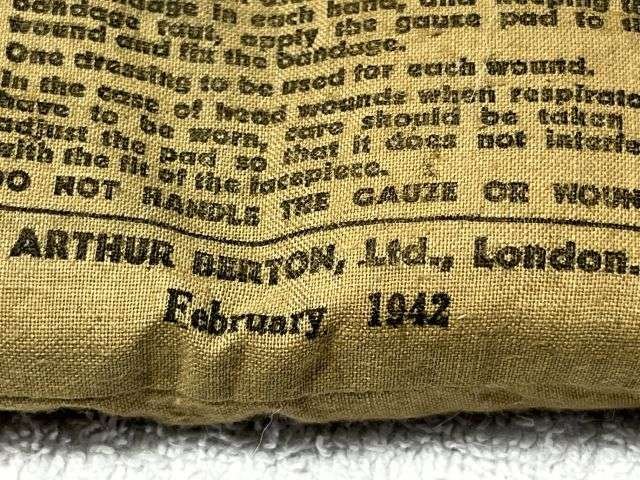 48) Good Original WW2 British Army First Field Dressing Dated 1942 — image 3