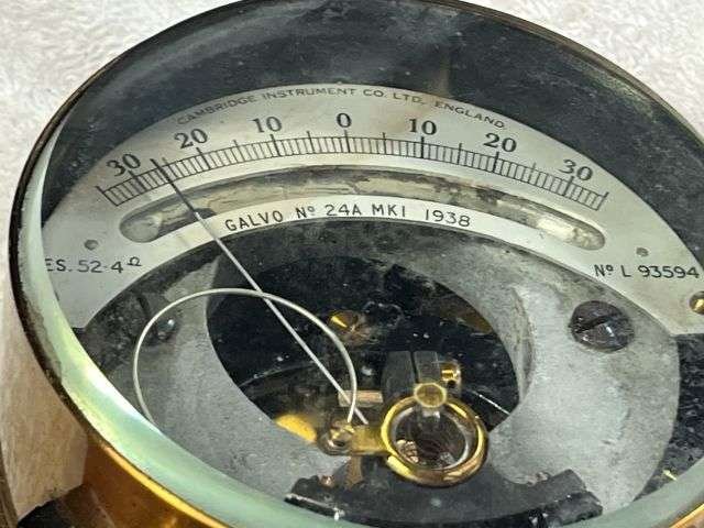 16) Lovely Original British Army Galvanometer No24A MkI & Leather Case Dated 1938 — image 6