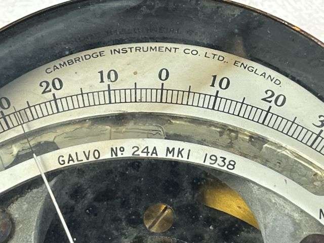 16) Lovely Original British Army Galvanometer No24A MkI & Leather Case Dated 1938 — image 9