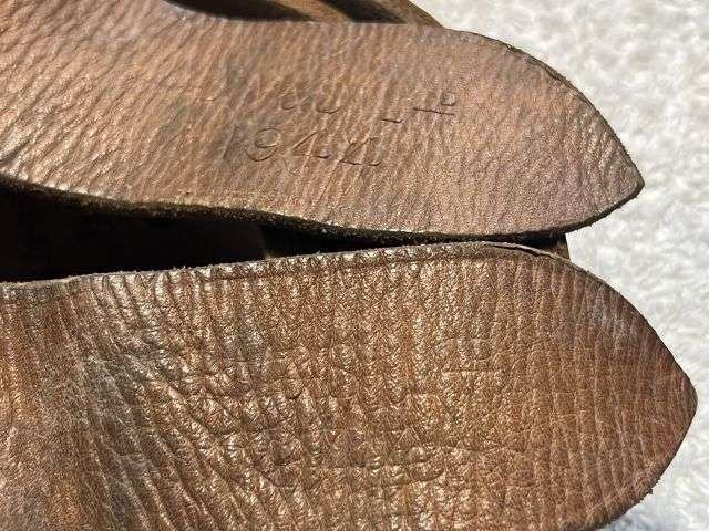 35) Excellent Original WW2 British Officers Leather Carry Straps For Bed Roll. All 3 Parts Matching Makers & 1944 — image 3