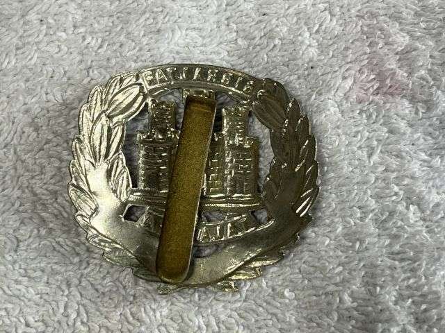 141) Good Original WW1 WW2 Cap Badge to Northamptonshire Regiment — image 2