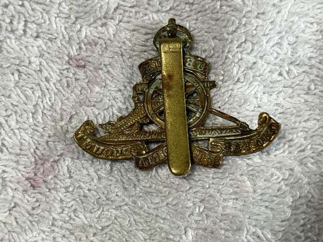 85) Very Nice Original WW2 Royal Artillery Beret Badge — image 3