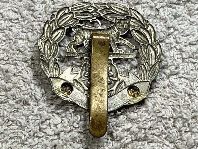 28) Original WW1 WW2 The Hampshire Regiment Cap Badge — image 2