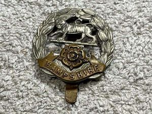 28) Original WW1 WW2 The Hampshire Regiment Cap Badge