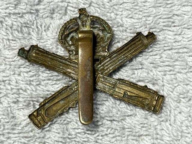 115) Lovely Original WW1 Machine Gun Corps Cap Badge — image 2