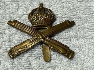 115) Lovely Original WW1 Machine Gun Corps Cap Badge