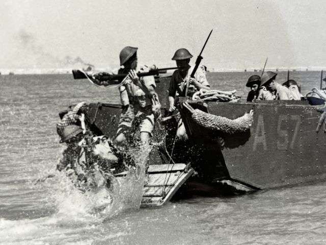 75) Interesting Original WW2 Royal Navy Official Photograph Showing Invasion of Navak RN Beach Party — image 5