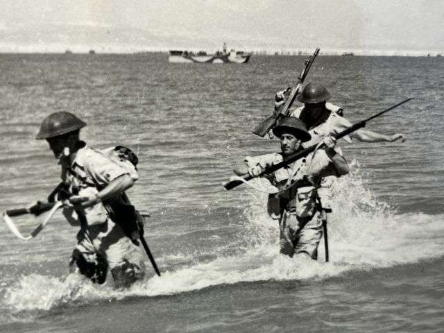 75) Interesting Original WW2 Royal Navy Official Photograph Showing Invasion of Navak RN Beach Party — image 7